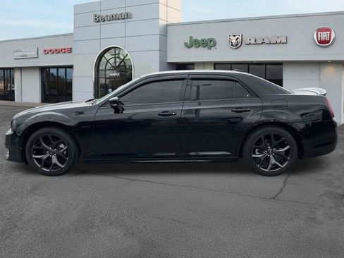 Used 2023 Chrysler 300 Touring L w/ Comfort Group RWD image 4