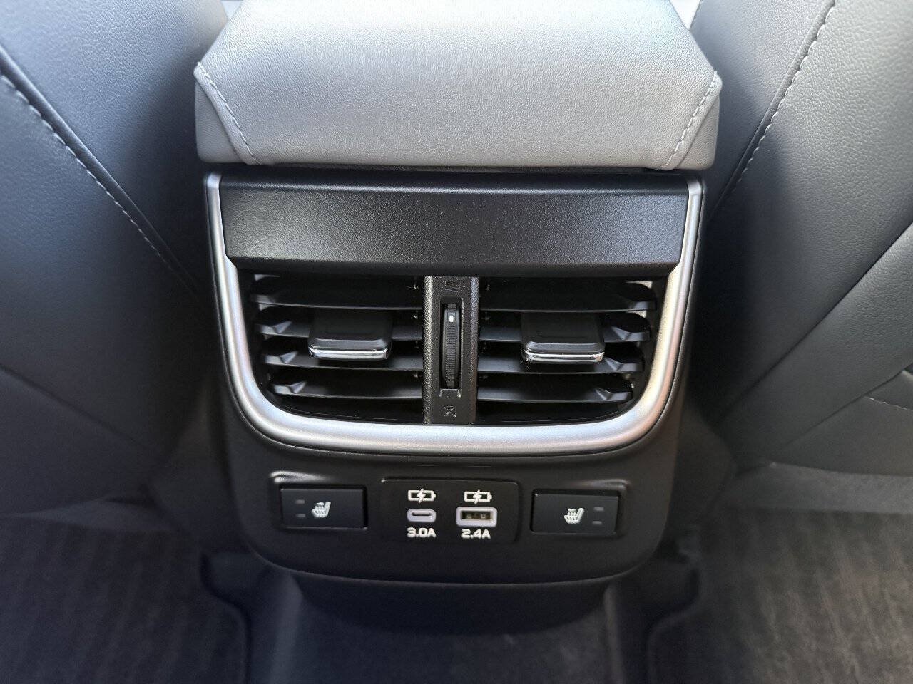 Used 2025 Subaru Outback Limited AWD/4WD image 24