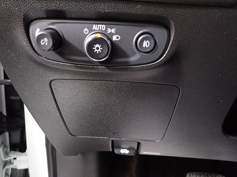 Used 2021 Buick Encore GX Essence AWD/4WD image 23