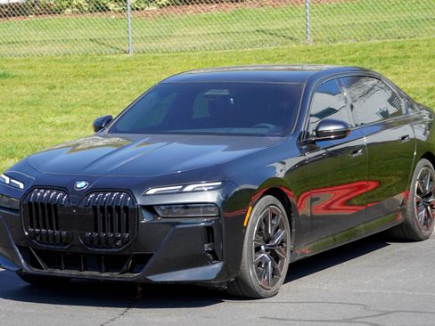 Certified 2023 BMW 740i RWD image 5