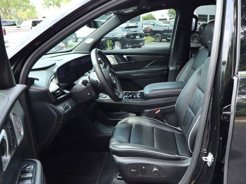 Used 2025 Buick Enclave Avenir w/ Super Cruise Package FWD image 17