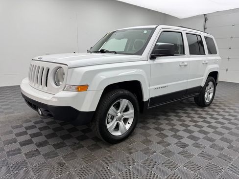 Used 2017 Jeep Patriot Latitude w/ Sun/Sound Group AWD/4WD image 2