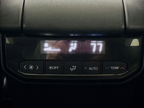 Used 2020 Toyota Highlander Limited image 25