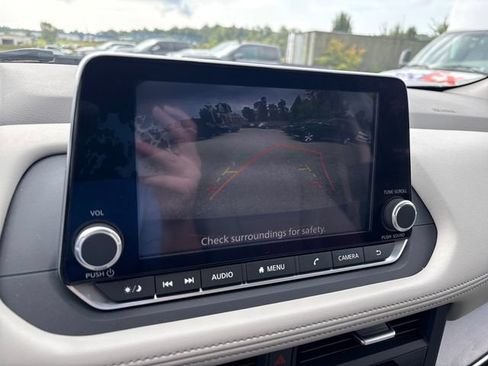 Used 2023 Nissan Rogue SV AWD/4WD image 15