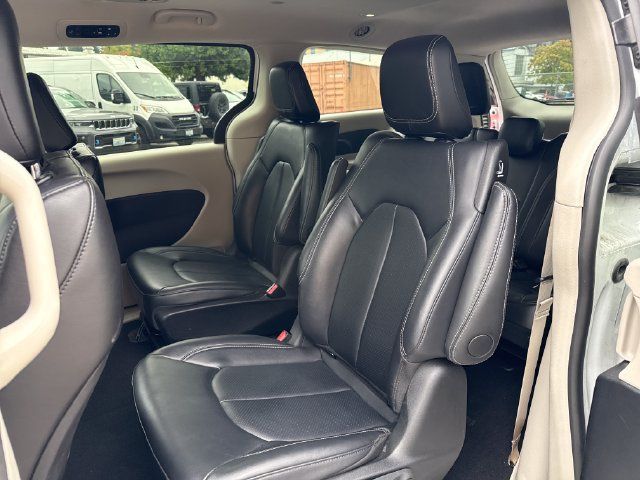 Used 2024 Chrysler Pacifica Limited FWD image 14
