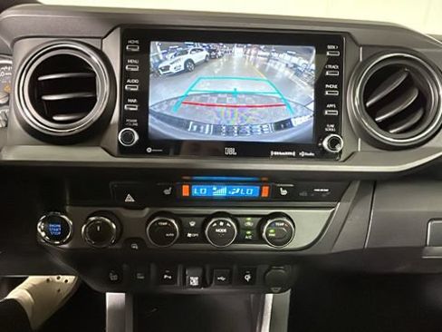 Used 2020 Toyota Tacoma TRD Sport w/ TRD Premium Sport Package AWD/4WD image 24