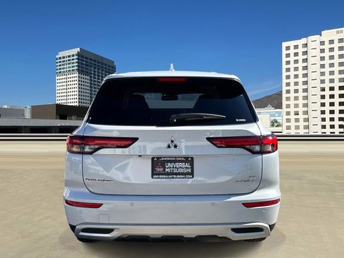 New 2025 Mitsubishi Outlander 4WD Plug-In Hybrid image 3