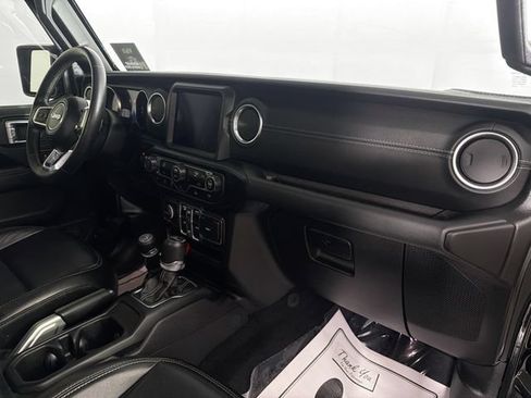Used 2021 Jeep Wrangler Unlimited Sahara w/ Uconnect 4C Nav & Sound Group AWD/4WD image 31