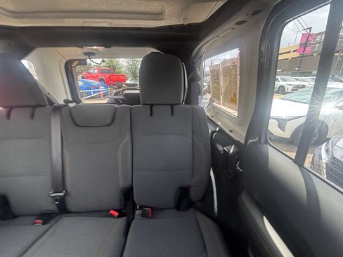 Used 2025 Jeep Wrangler Unlimited Sahara AWD/4WD image 38