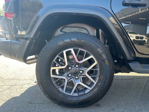 Used 2024 Jeep Wrangler Sahara image 34
