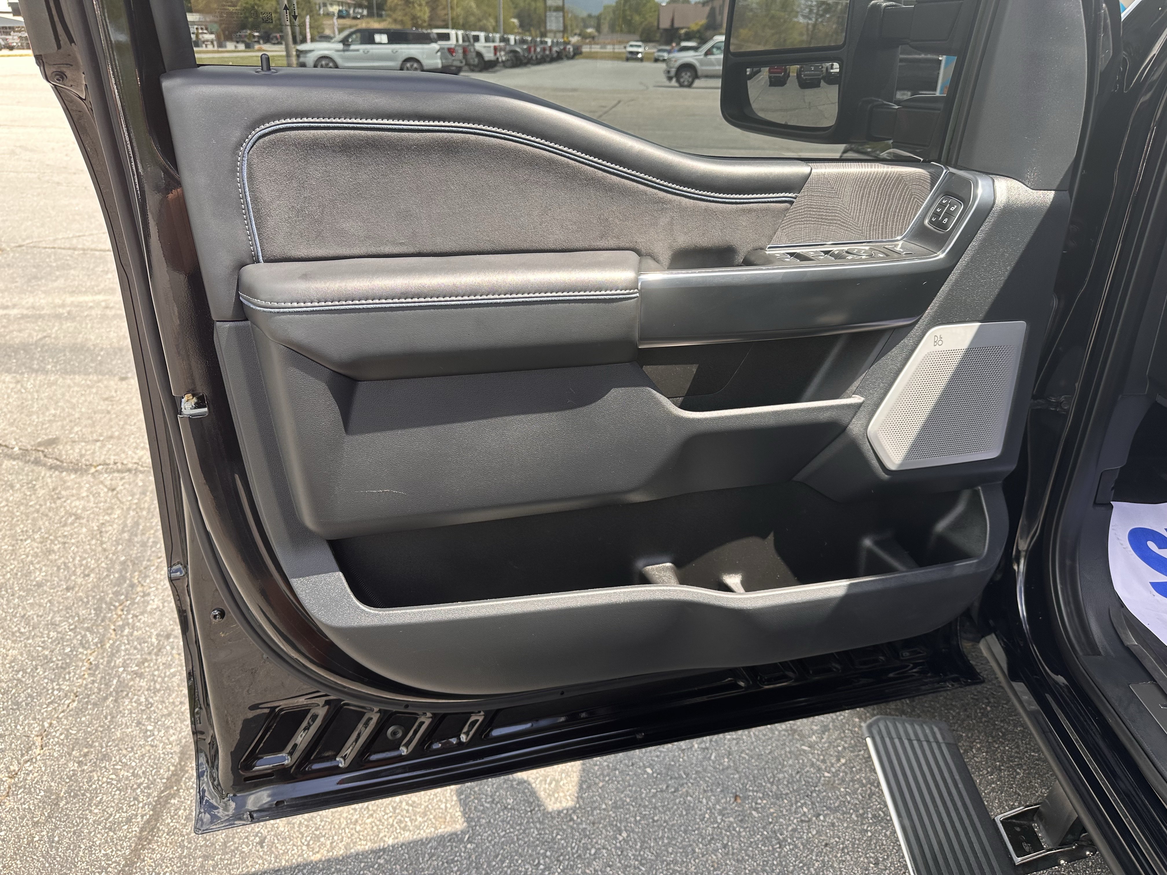 Used 2025 Ford F250 Platinum AWD/4WD image 9