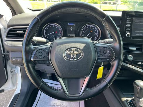Used 2022 Toyota Camry SE FWD image 9