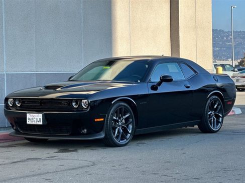 Used 2022 Dodge Challenger R/T w/ Plus Package image 8