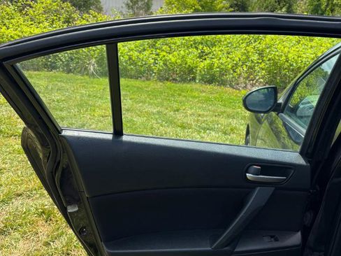 Used 2012 MAZDA MAZDA3 i Touring FWD image 19