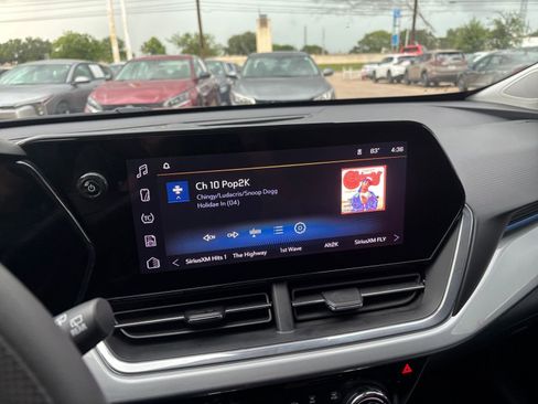 Used 2025 Chevrolet Trax LT FWD image 20