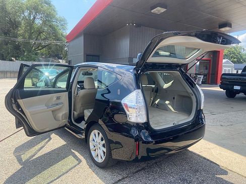 Used 2014 Toyota Prius V Five FWD image 22
