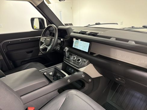 Used 2024 Land Rover Defender 110 S image 24