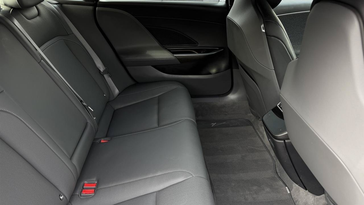 Used 2024 Lucid Air Touring AWD/4WD image 36