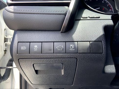 Used 2021 Toyota Camry SE FWD image 33