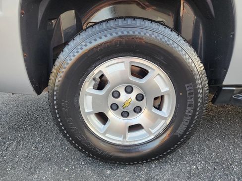 Used 2013 Chevrolet Avalanche LT image 11