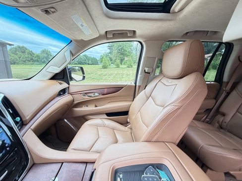 Used 2016 Cadillac Escalade Platinum AWD/4WD image 15