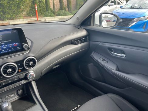 Used 2025 Nissan Sentra SV image 33