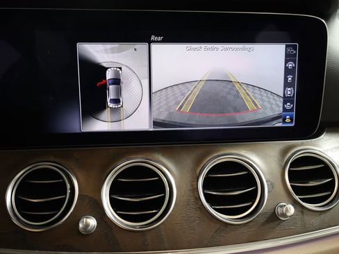 Used 2020 Mercedes-Benz E 350 4MATIC Sedan image 41