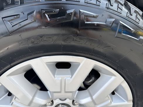 Used 2023 Nissan Frontier SV image 31