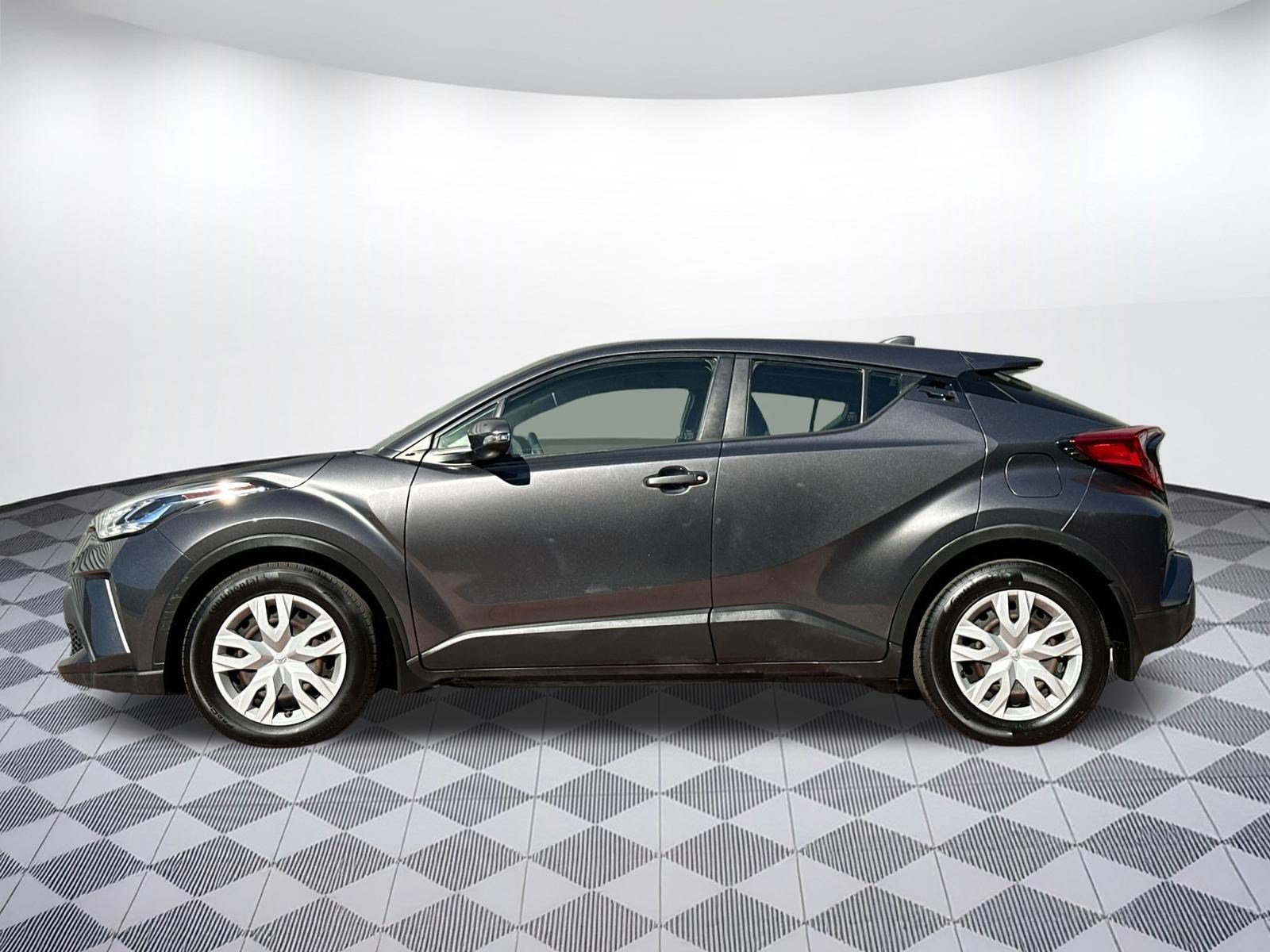 Used 2020 Toyota C-HR LE FWD image 2