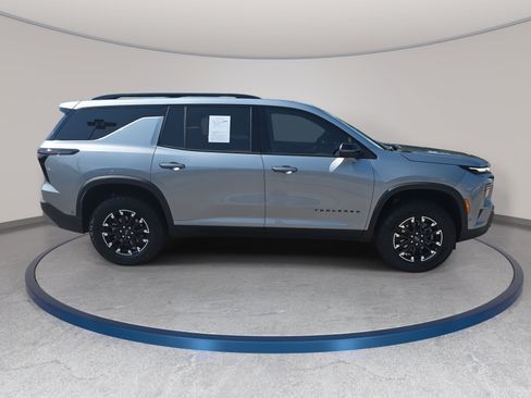 Used 2025 Chevrolet Traverse Z71 w/ Enhanced Driving Package AWD/4WD image 4