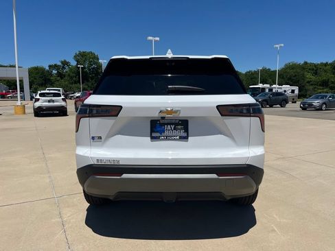 New 2026 Chevrolet Equinox LT w/ Convenience Package II FWD image 4