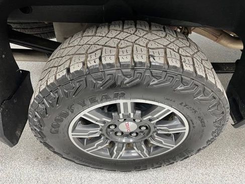 Used 2025 GMC Sierra 1500 AT4 image 16