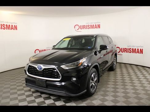 Used 2021 Toyota Highlander XLE AWD/4WD image 2