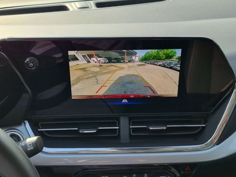 Used 2025 Chevrolet Trax LT w/ LT Convenience Package FWD image 20