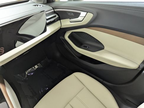 Certified 2025 Audi A5 2.0T Premium w/ Convenience Package image 11