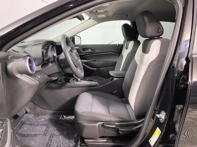 Used 2024 Chevrolet Trax LS w/ LS Convenience Package FWD image 11