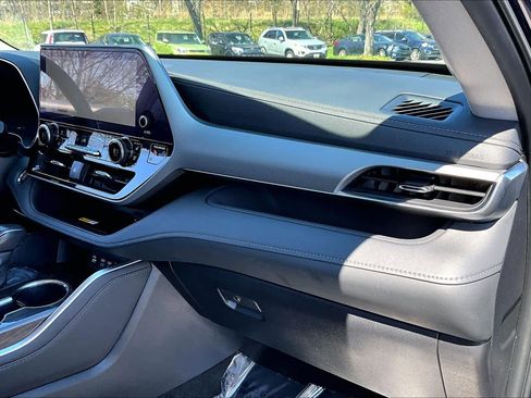 Used 2023 Toyota Highlander Platinum image 19