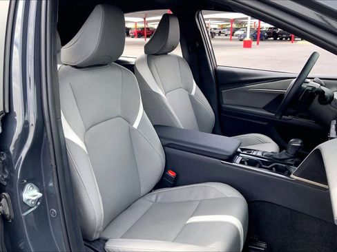 Used 2025 Toyota Camry SE FWD image 8