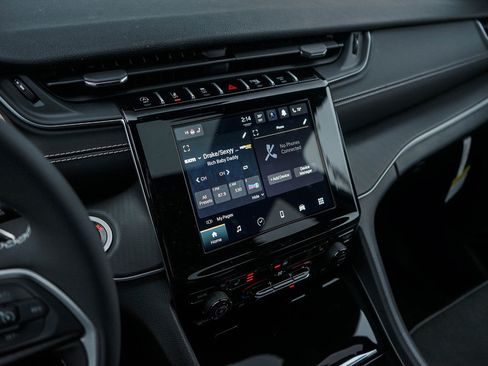 New 2025 Jeep Grand Cherokee L Altitude AWD/4WD image 25
