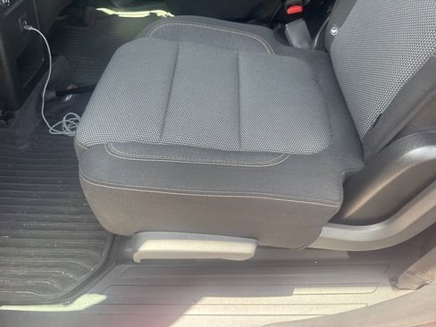 Used 2020 Chevrolet Traverse LT image 13