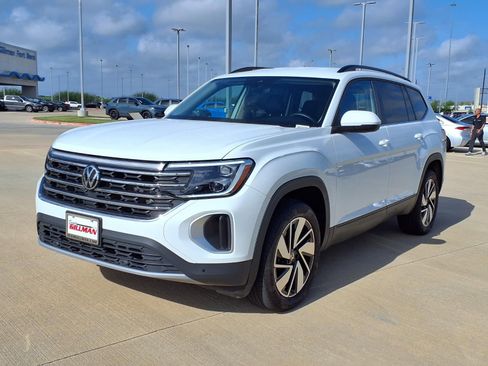 Used 2025 Volkswagen Atlas SE image 4