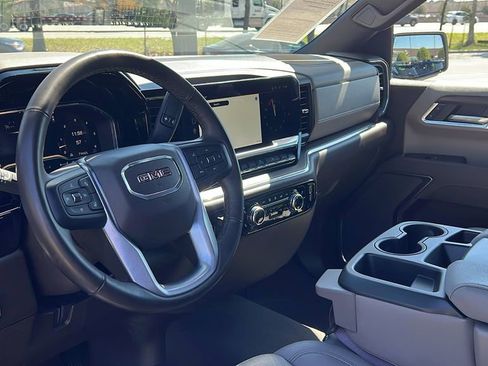 Used 2025 GMC Sierra 1500 SLT image 3