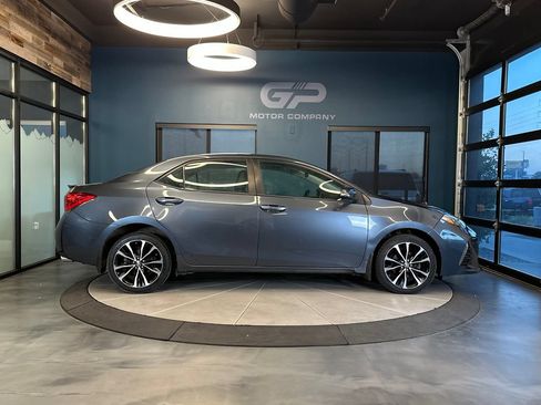 Used 2019 Toyota Corolla SE FWD image 2