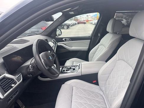 Certified 2024 BMW X7 xDrive40i w/ M Sport Package image 25