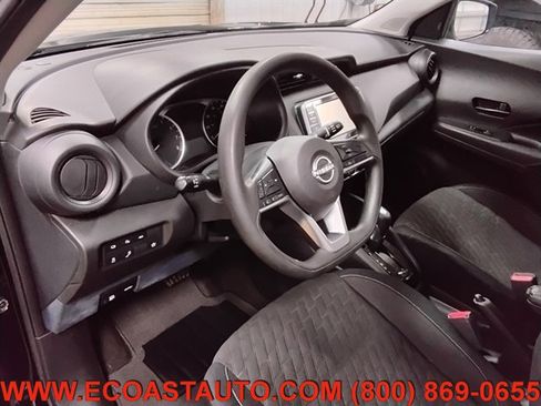 Used 2022 Nissan Kicks S image 11