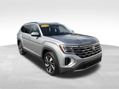 Used 2025 Volkswagen Atlas SEL AWD/4WD image 8