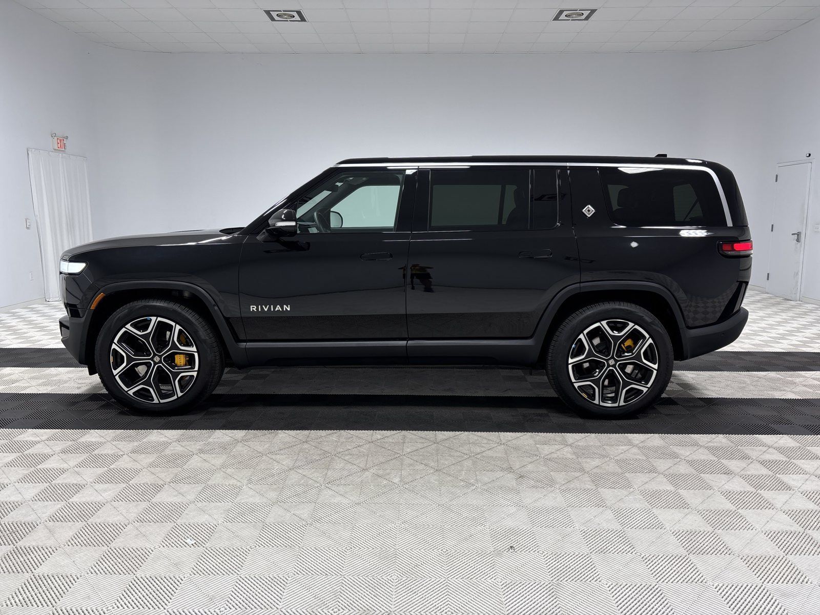 Used 2023 Rivian R1S Adventure Quad AWD/4WD image 2