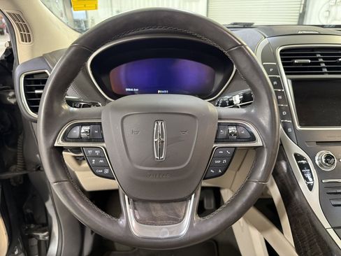Used 2019 Lincoln Nautilus Reserve image 16
