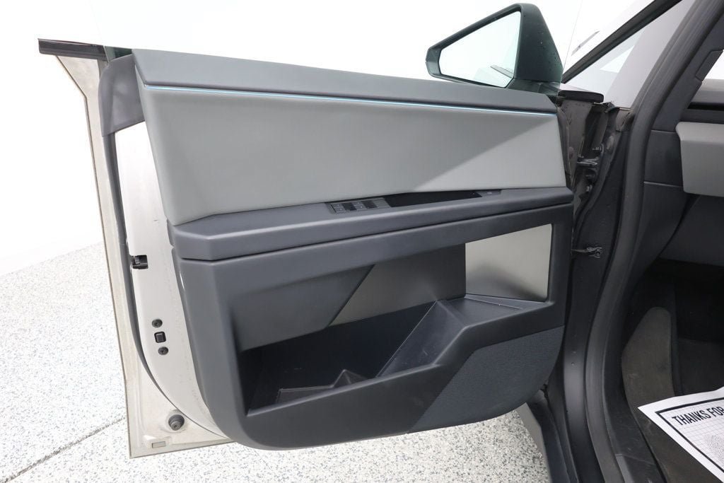 Used 2025 Tesla Cybertruck AWD Crew Cab image 7