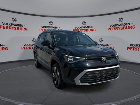 New 2026 Volkswagen Taos SE AWD/4WD image 2